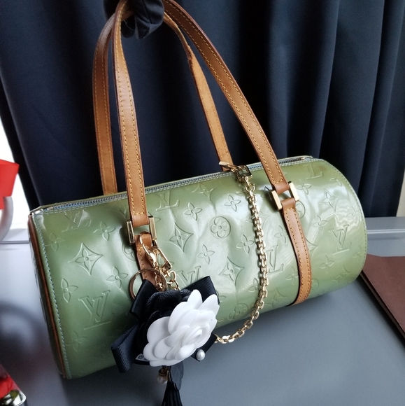 LOUIS VUITTON Beautiful Papillon Bedford Vernis - Picture 9 of 16